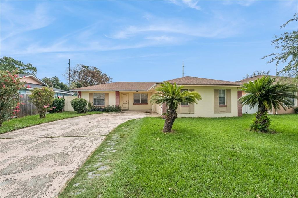 Image 1 of property listing at 5421 NOKOMIS CIRCLE, Orlando, FL 32839