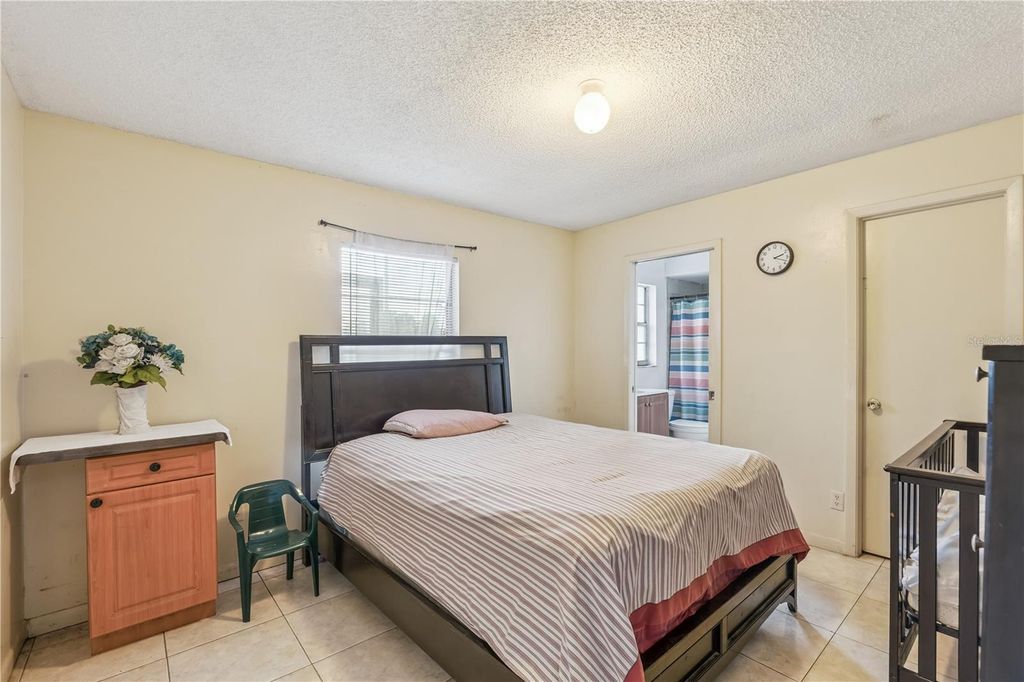 Image 15 of property listing at 5421 NOKOMIS CIRCLE, Orlando, FL 32839