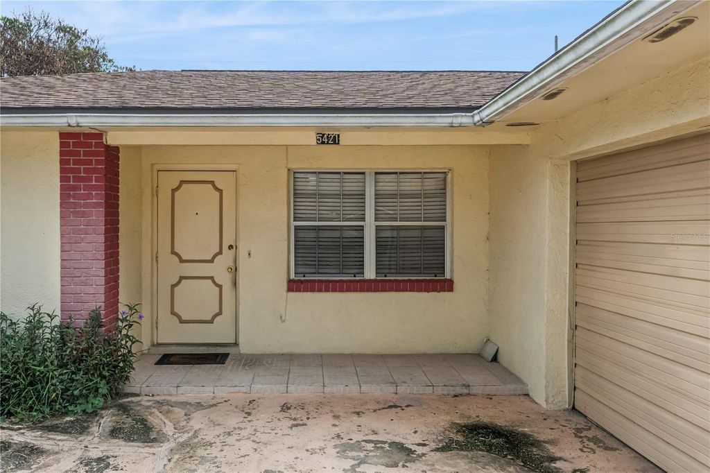 Image 3 of property listing at 5421 NOKOMIS CIRCLE, Orlando, FL 32839
