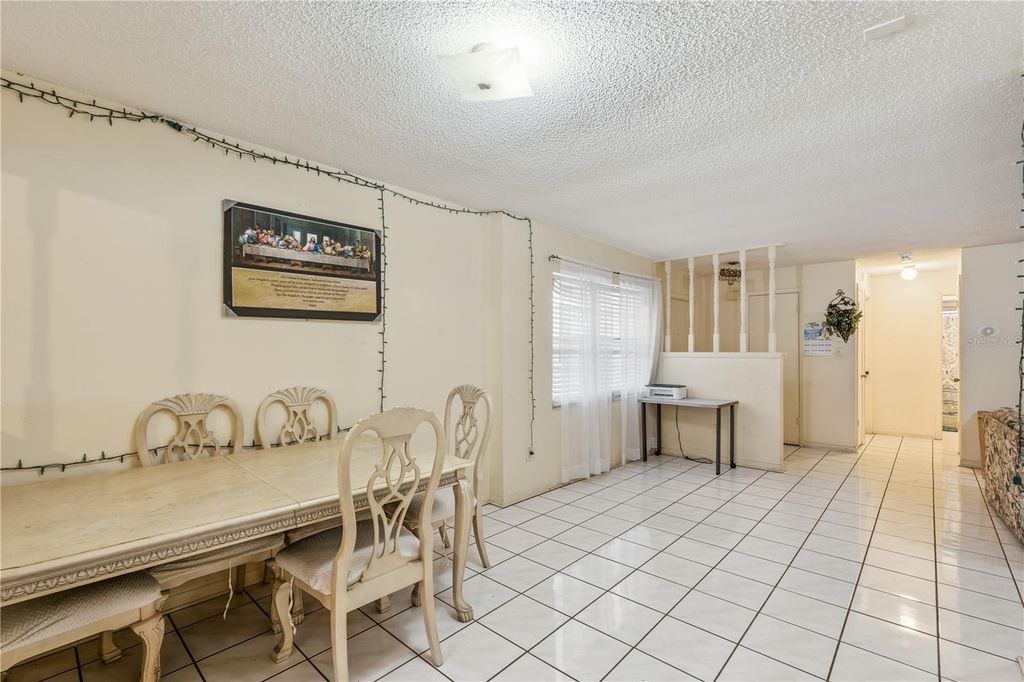 Image 4 of property listing at 5421 NOKOMIS CIRCLE, Orlando, FL 32839