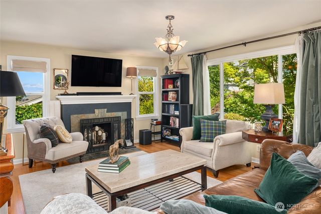 4409 SW Dawson Street, Seattle, WA 98136