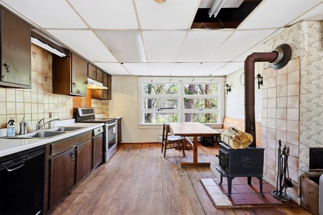 42 Shutesbury Rd, Leverett, MA 01054