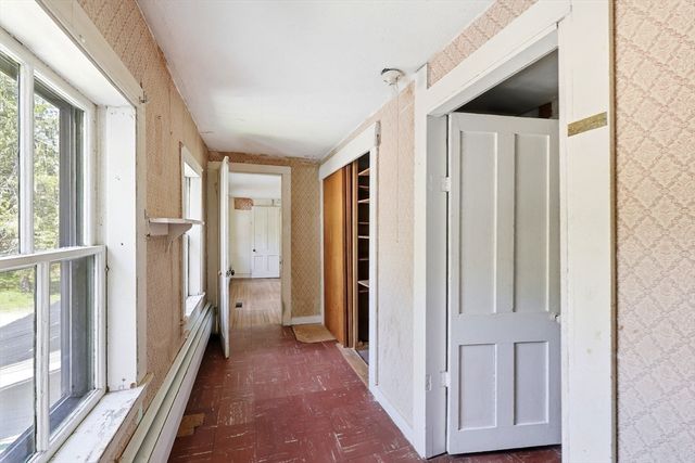 42 Shutesbury Rd, Leverett, MA 01054