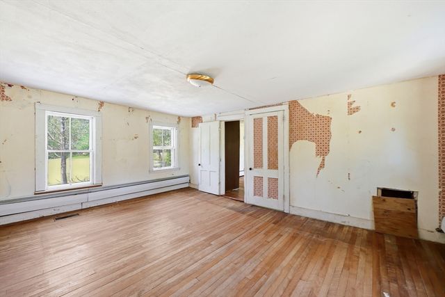 42 Shutesbury Rd, Leverett, MA 01054