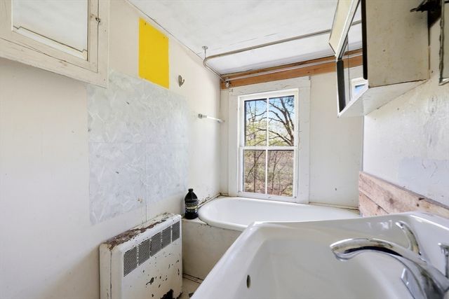 42 Shutesbury Rd, Leverett, MA 01054