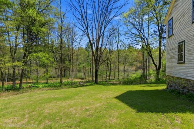 42 Shutesbury Rd, Leverett, MA 01054