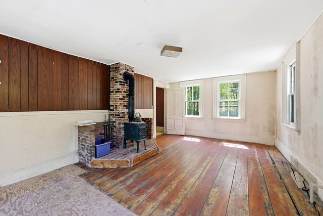 42 Shutesbury Rd, Leverett, MA 01054