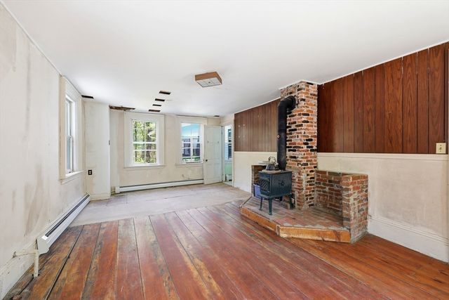 42 Shutesbury Rd, Leverett, MA 01054