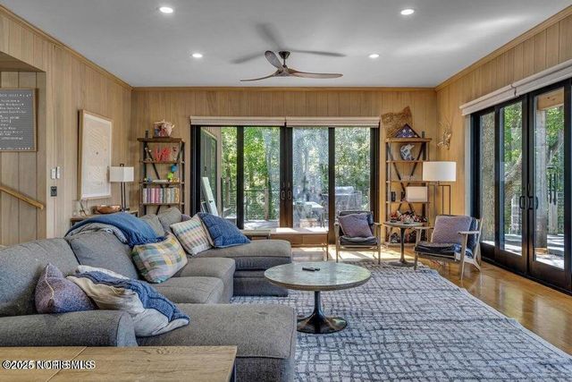 25001 W River Road, Perrysburg, OH 43551