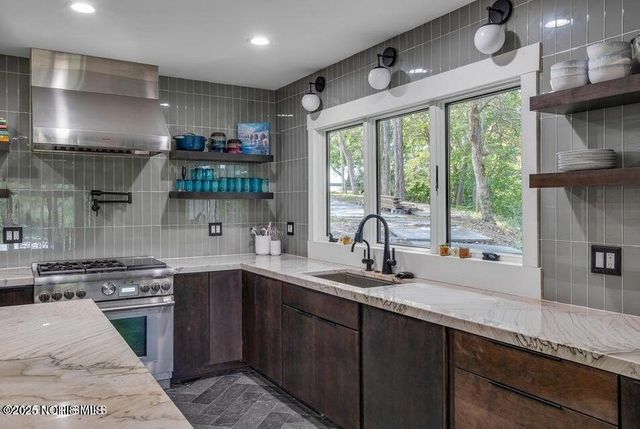 25001 W River Road, Perrysburg, OH 43551