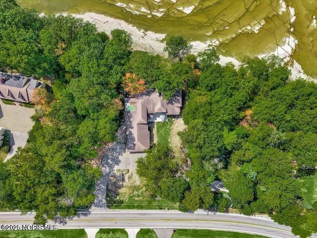 25001 W River Road, Perrysburg, OH 43551