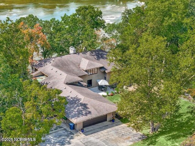 25001 W River Road, Perrysburg, OH 43551