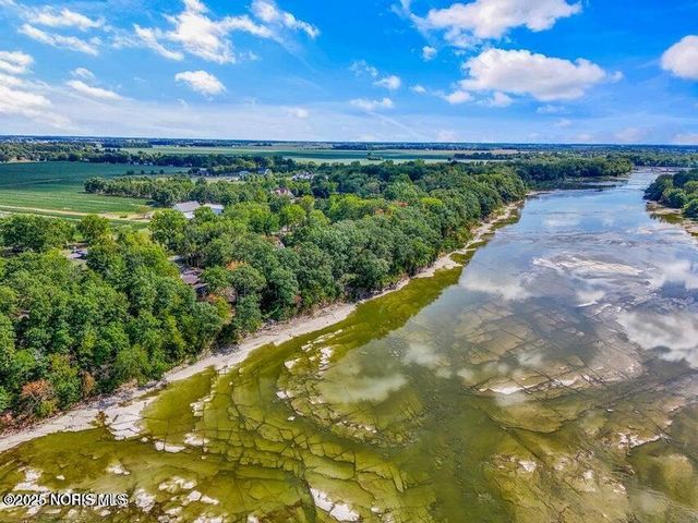 25001 W River Road, Perrysburg, OH 43551