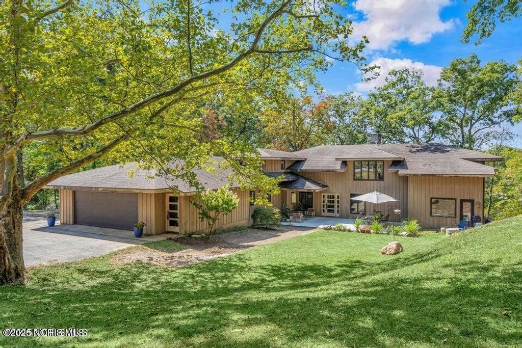 25001 W River Road, Perrysburg, OH 43551