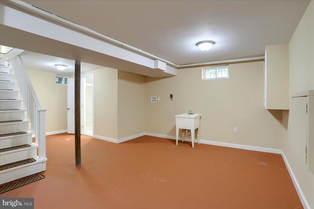 914 LAKEWOOD DR, Harrisburg, PA 17109