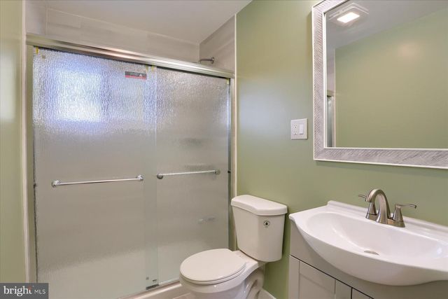 914 LAKEWOOD DR, Harrisburg, PA 17109