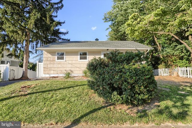 914 LAKEWOOD DR, Harrisburg, PA 17109