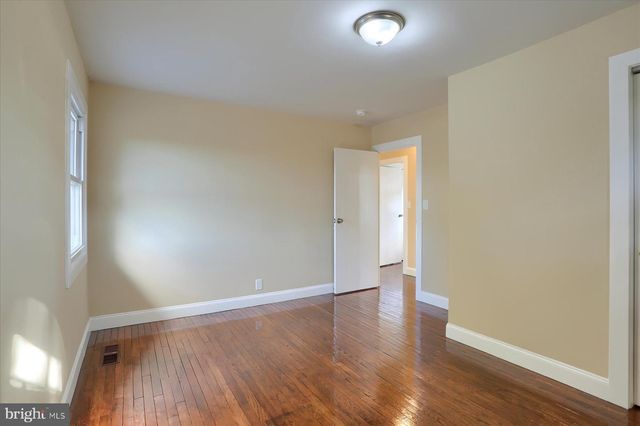 914 LAKEWOOD DR, Harrisburg, PA 17109