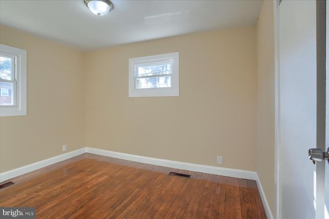 914 LAKEWOOD DR, Harrisburg, PA 17109