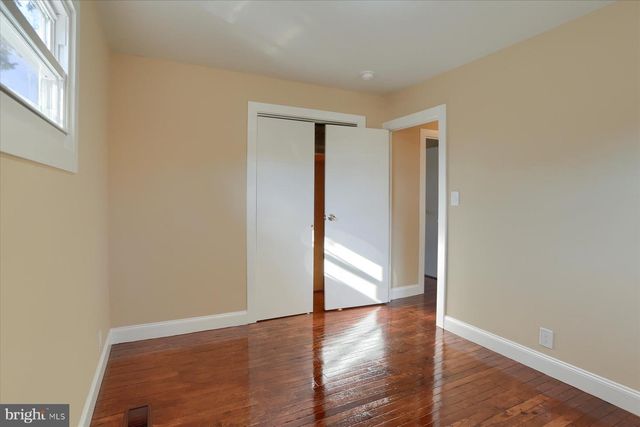 914 LAKEWOOD DR, Harrisburg, PA 17109