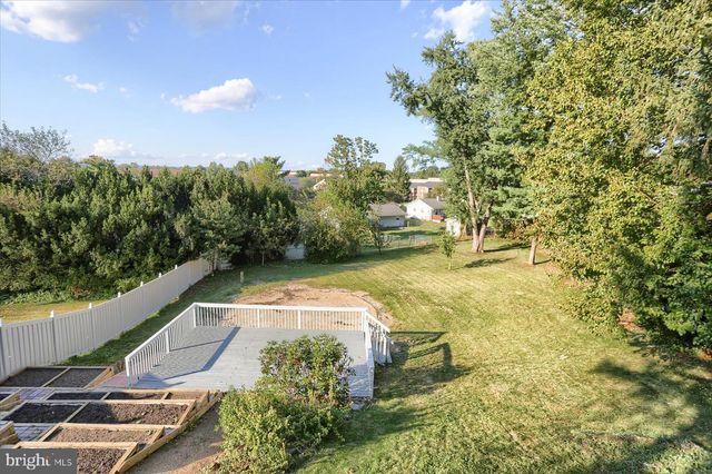 914 LAKEWOOD DR, Harrisburg, PA 17109