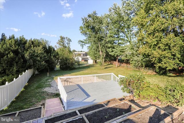 914 LAKEWOOD DR, Harrisburg, PA 17109