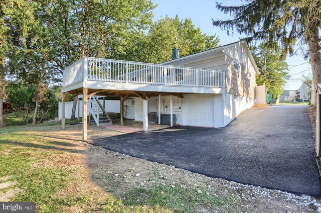 914 LAKEWOOD DR, Harrisburg, PA 17109