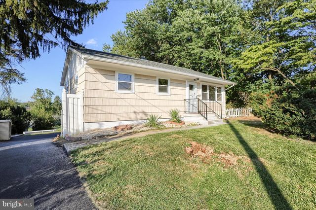 914 LAKEWOOD DR, Harrisburg, PA 17109