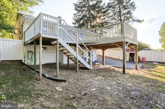 914 LAKEWOOD DR, Harrisburg, PA 17109