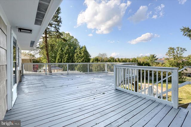 914 LAKEWOOD DR, Harrisburg, PA 17109