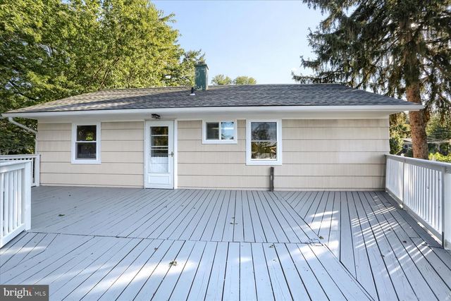 914 LAKEWOOD DR, Harrisburg, PA 17109