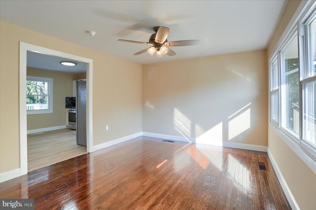 914 LAKEWOOD DR, Harrisburg, PA 17109