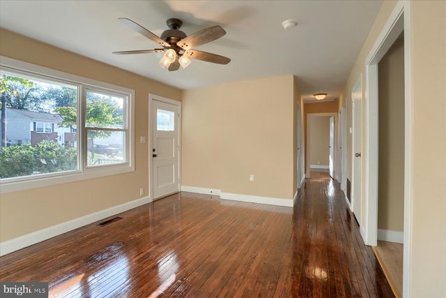 914 LAKEWOOD DR, Harrisburg, PA 17109