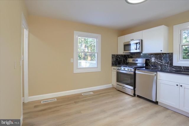 914 LAKEWOOD DR, Harrisburg, PA 17109