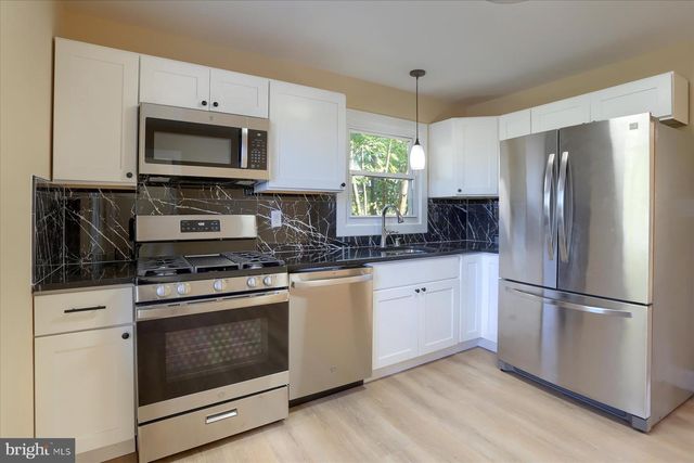 914 LAKEWOOD DR, Harrisburg, PA 17109