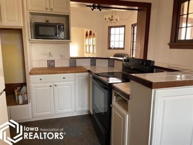 821 8th Street, Grinnell, IA 50112