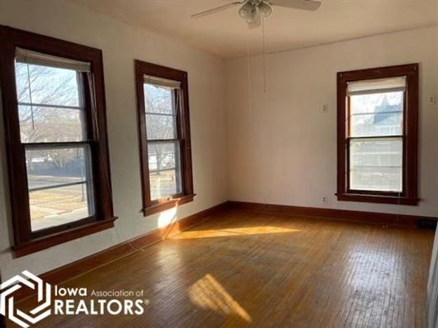 821 8th Street, Grinnell, IA 50112