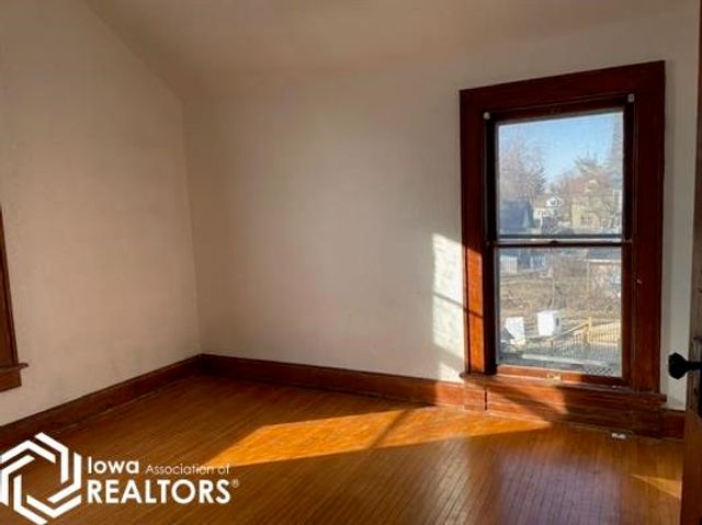 821 8th Street, Grinnell, IA 50112