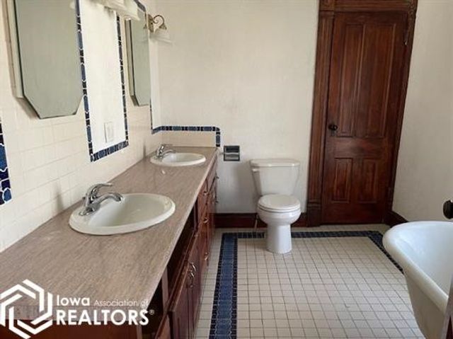 821 8th Street, Grinnell, IA 50112