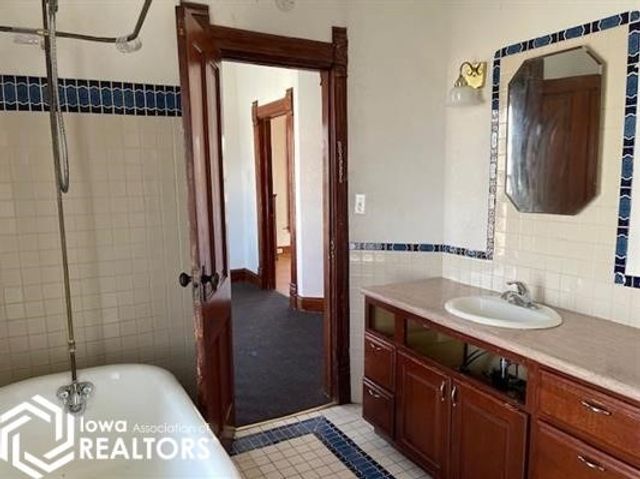 821 8th Street, Grinnell, IA 50112