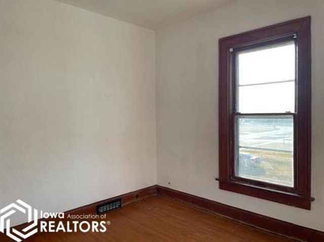 821 8th Street, Grinnell, IA 50112