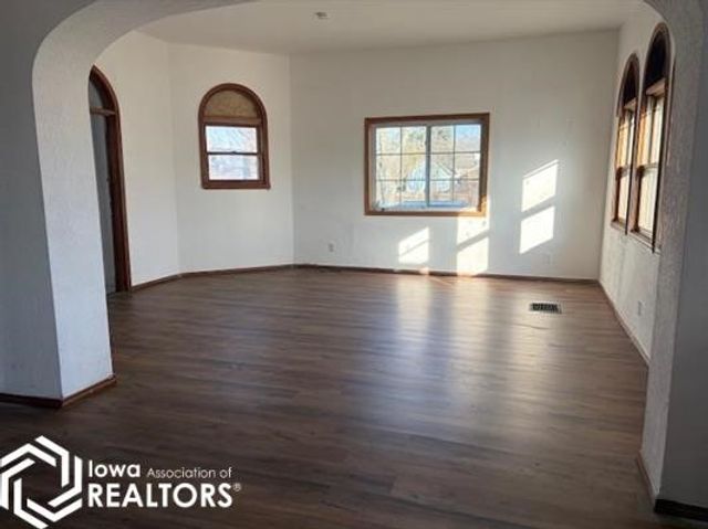 821 8th Street, Grinnell, IA 50112