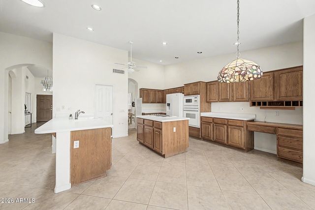 9525 E CHAMPAGNE Drive, Sun Lakes, AZ 85248