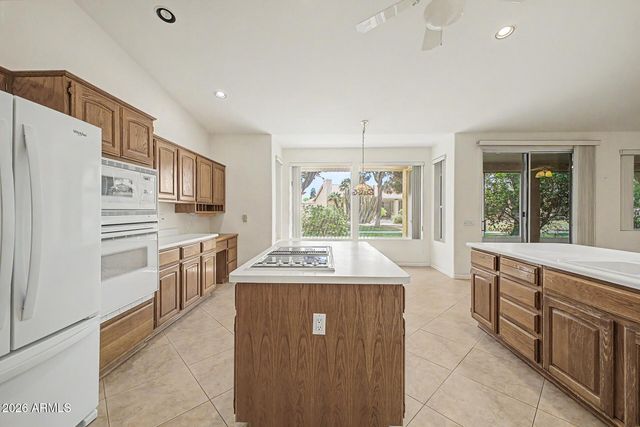 9525 E CHAMPAGNE Drive, Sun Lakes, AZ 85248