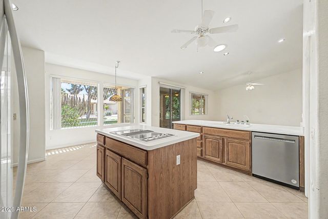 9525 E CHAMPAGNE Drive, Sun Lakes, AZ 85248