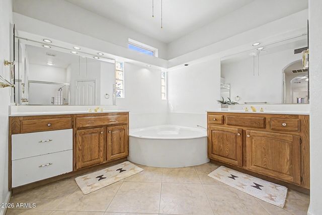 9525 E CHAMPAGNE Drive, Sun Lakes, AZ 85248