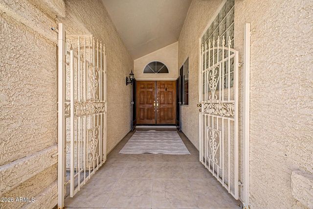 9525 E CHAMPAGNE Drive, Sun Lakes, AZ 85248