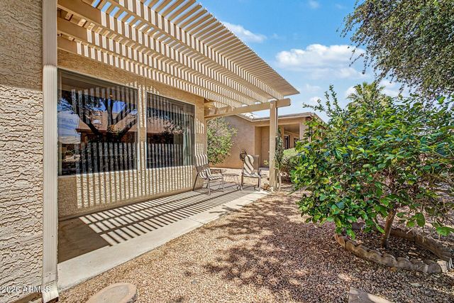 9525 E CHAMPAGNE Drive, Sun Lakes, AZ 85248