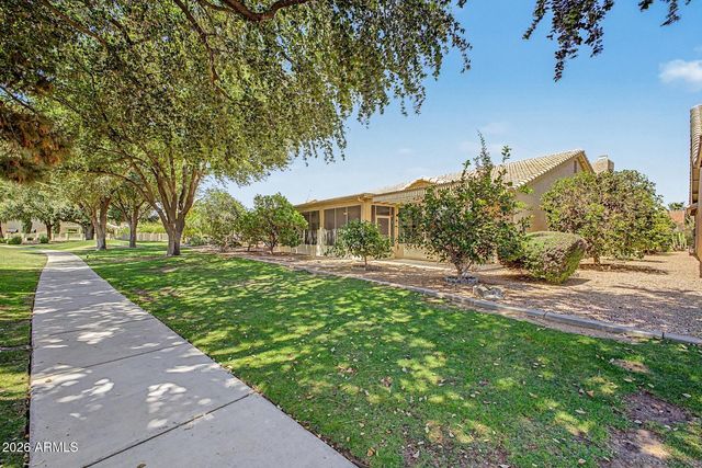 9525 E CHAMPAGNE Drive, Sun Lakes, AZ 85248