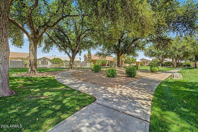 9525 E CHAMPAGNE Drive, Sun Lakes, AZ 85248